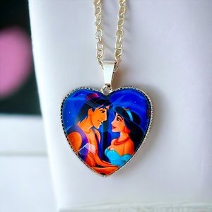 🆕 New Heart-Shaped Disney’s Aladdin and Jasmine Silver Pendant Necklace